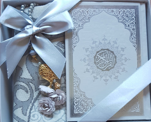 Coffret cadeau gris : Coran intégral en arabe (19 x 14) + tapis de prière + tasbih