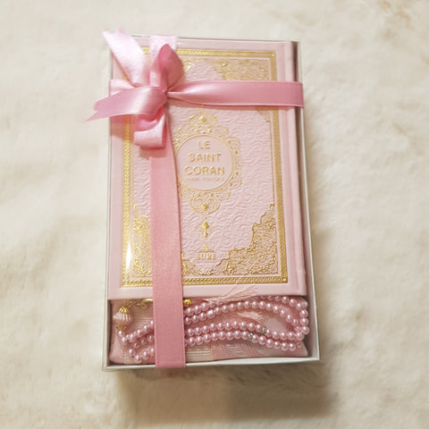 Coffret Coran intégral format moyen rose arabe/français avec tapis de prière et tasbih